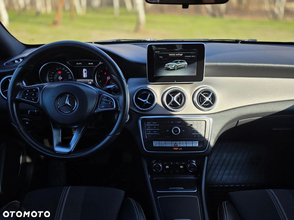 Mercedes-Benz CLA 180 7G-DCT Peak Edition - 21