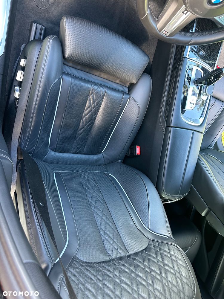 BMW Seria 7 750i xDrive sport - 14