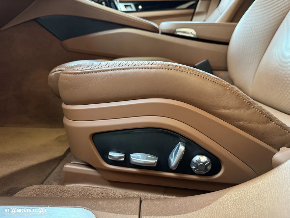 Porsche Panamera Sport Turismo 4 E-Hybrid - 16