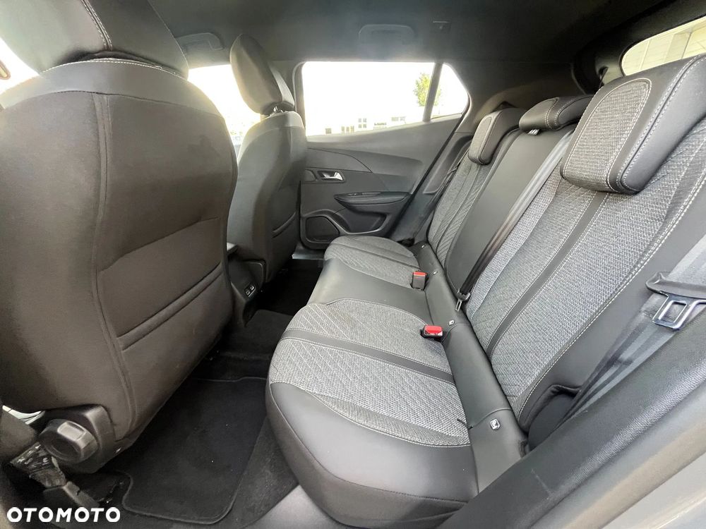 Peugeot 2008 PureTech 130 EAT8 Allure - 19