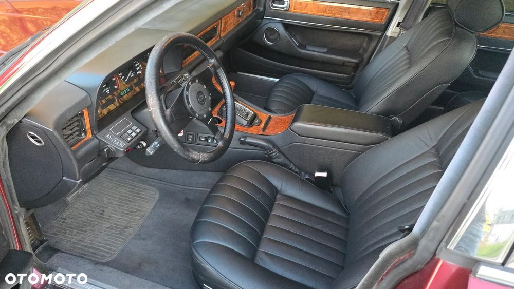 Jaguar XJ - 8
