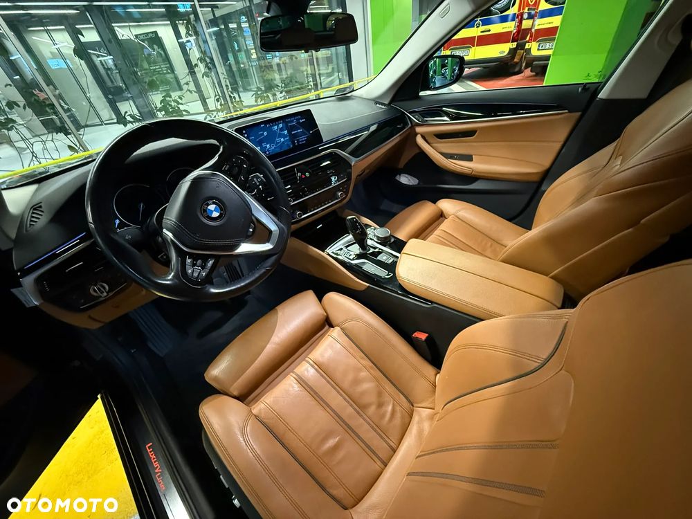BMW Seria 5 530i xDrive Luxury Line - 14
