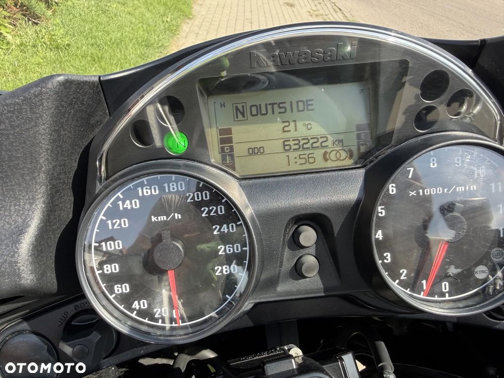 Kawasaki GTR - 14