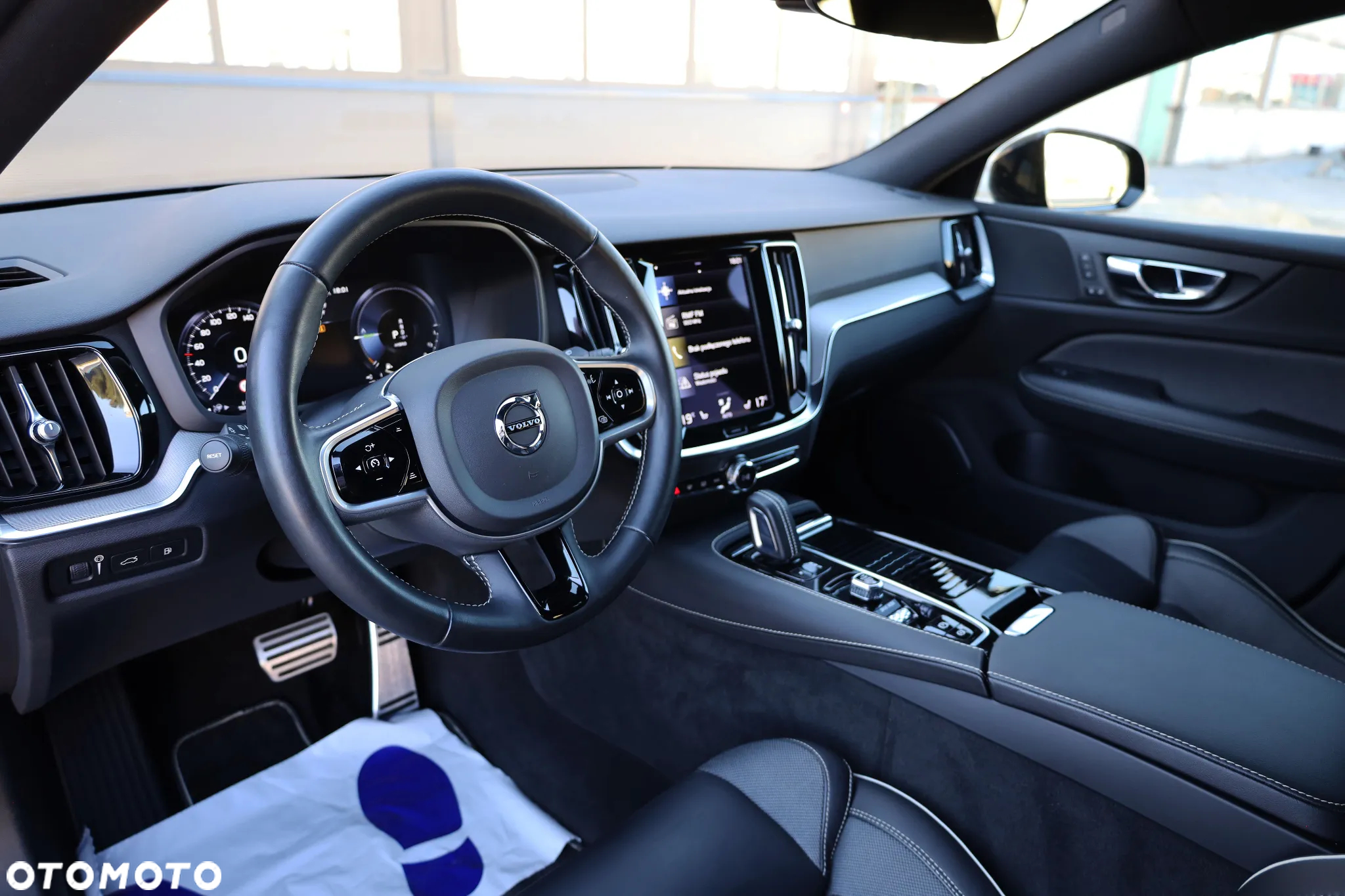 Volvo V60 T6 AWD Recharge Geartronic RDesign - 19