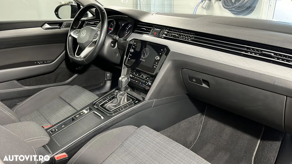 Volkswagen Passat 2.0 TDI DSG Trendline - 30