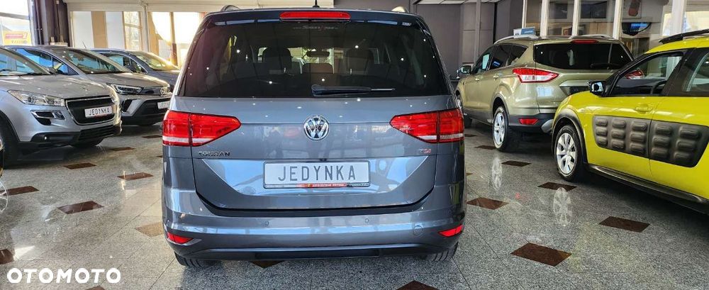 Volkswagen Touran - 4