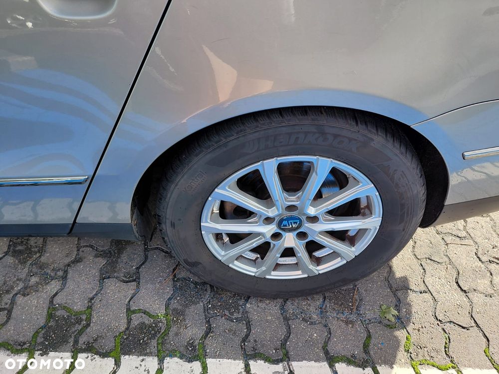 Volkswagen Passat 2.0 TDI DPF Trendline - 12