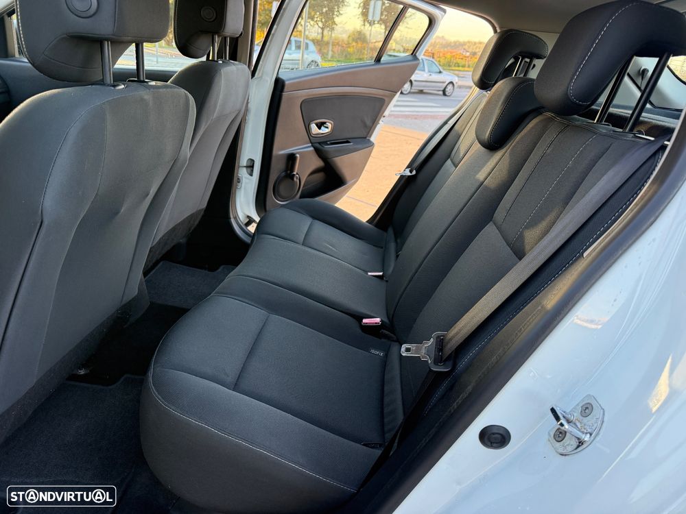 Renault Mégane 1.5 dCi Dynamique S - 11
