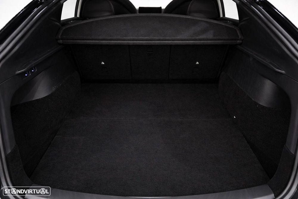 Tesla Model Y Standard RWD - 14