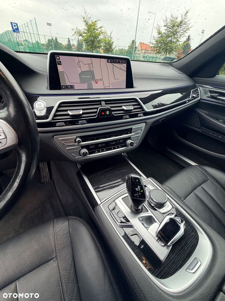 BMW Seria 7 740d xDrive - 29