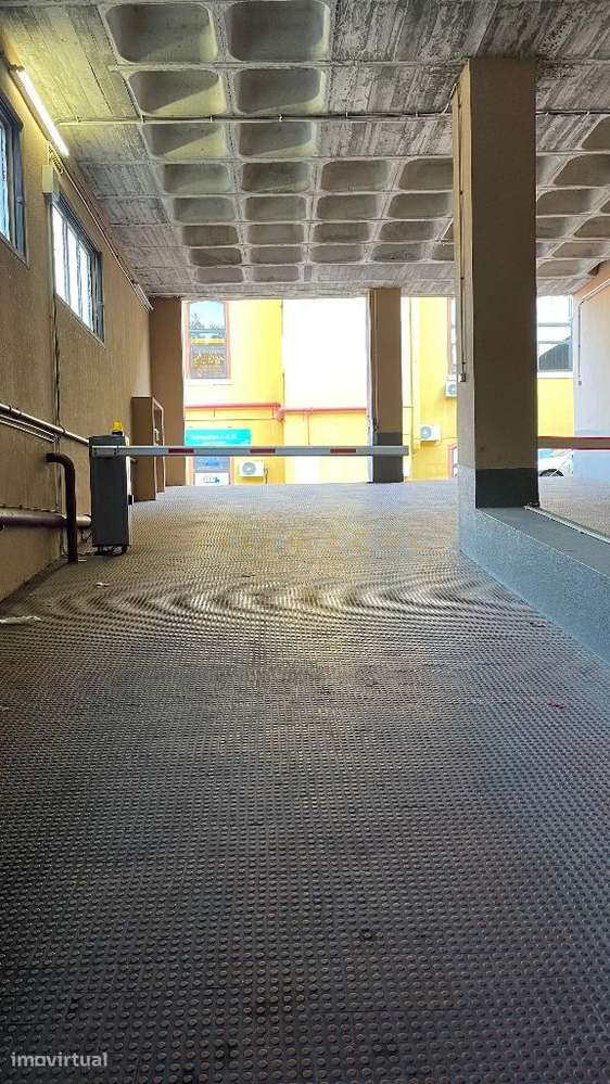 Lugar de estacionamento em garagem fechada no Beato (Lisboa) - Grande imagem: 3/7