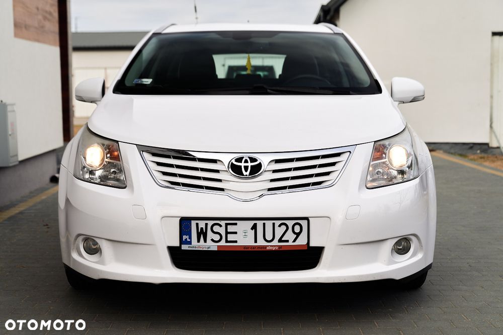 Toyota Avensis 2.0 D-4D Executive - 17