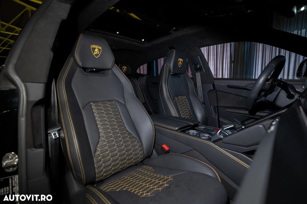 Lamborghini URUS - 35
