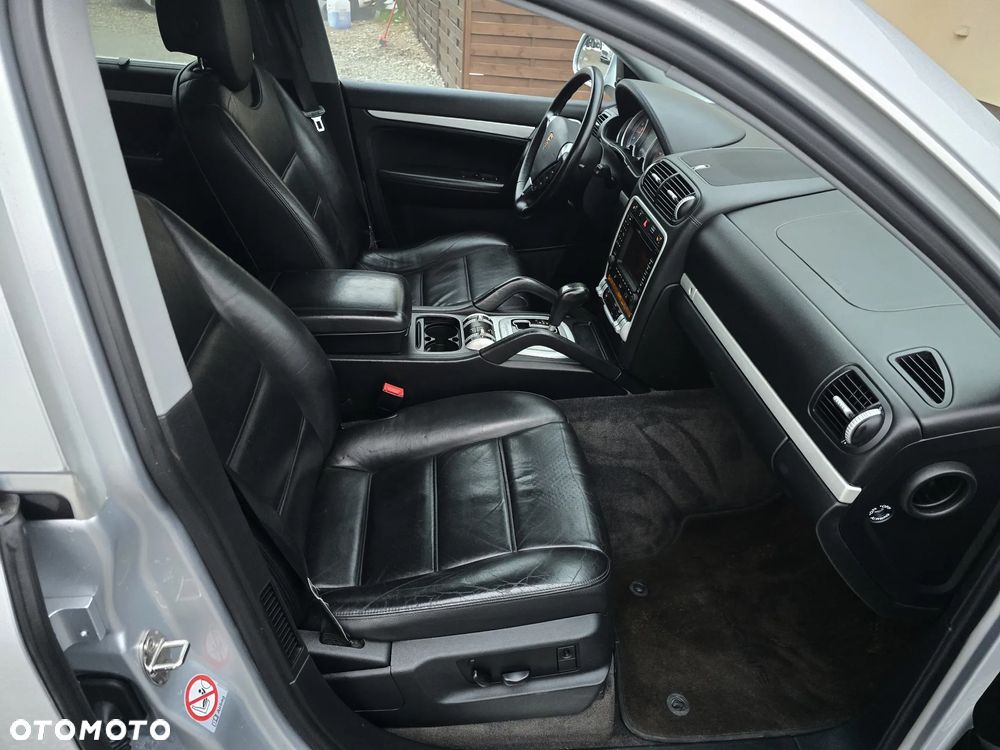 Porsche Cayenne - 21