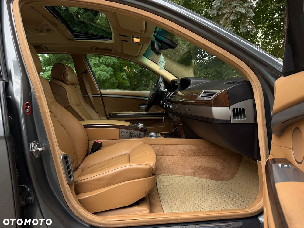 BMW Seria 7 750i - 7
