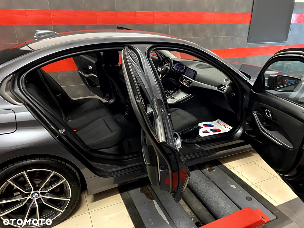 BMW Seria 3 320d Sport - 22