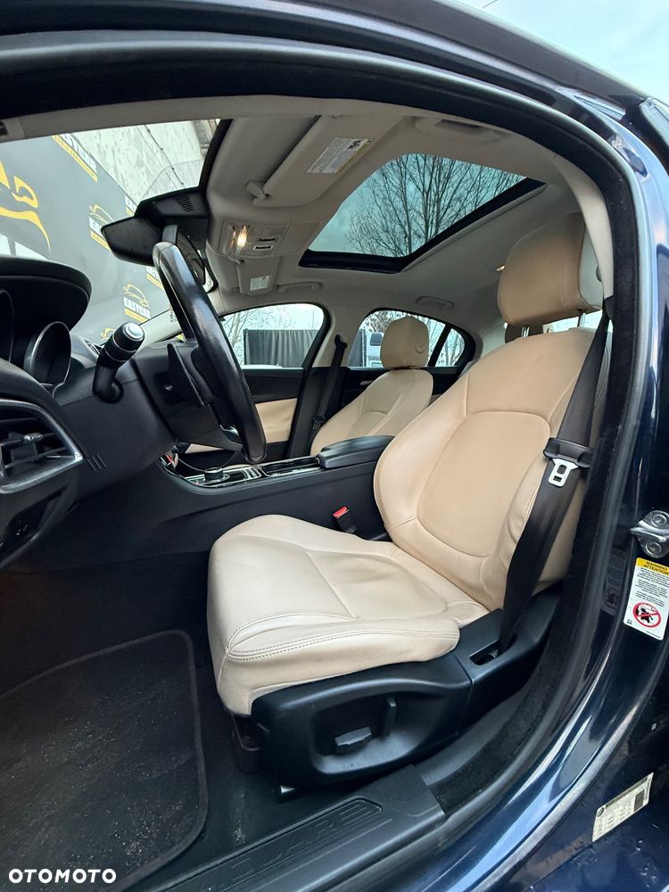 Jaguar XE 2.0 T R-Sport - 19