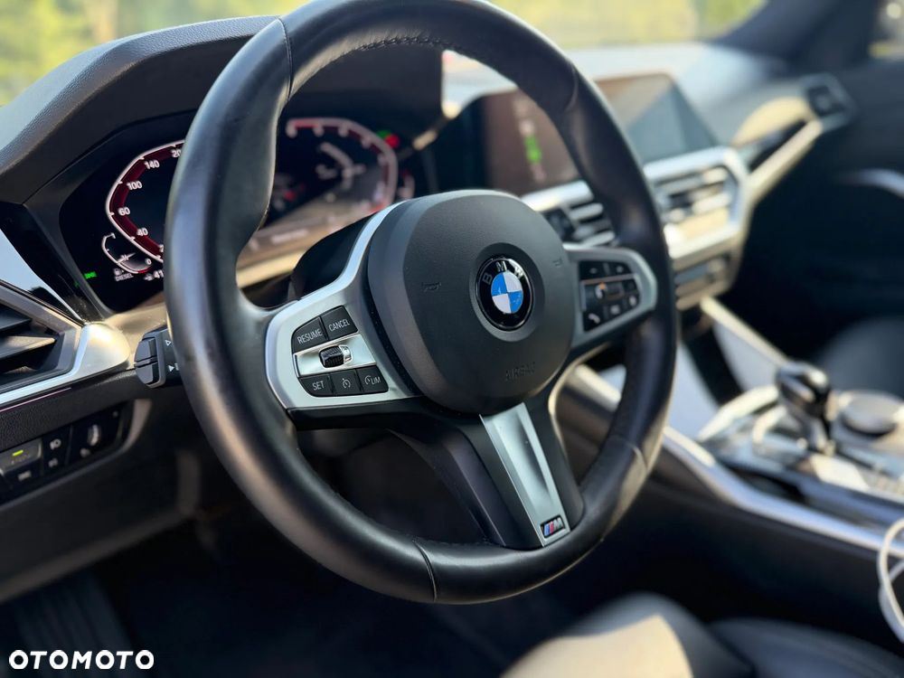 BMW Seria 3 320d xDrive mHEV - 16