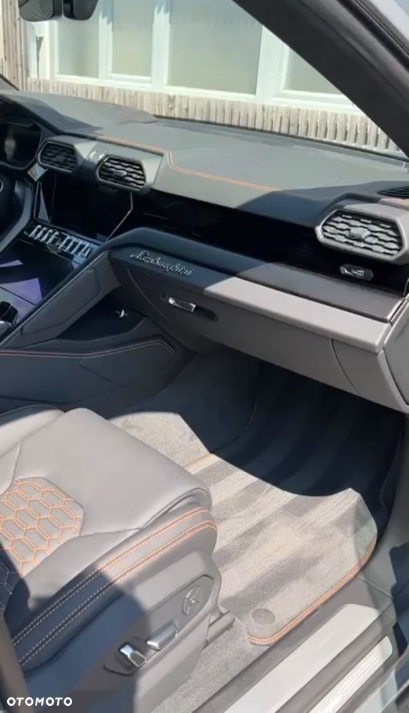 Lamborghini Urus - 11