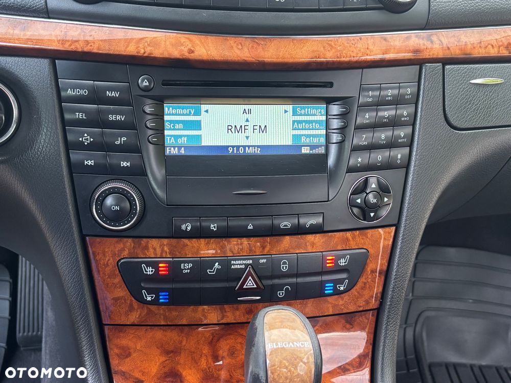 Mercedes-Benz Klasa E 320 CDI T Elegance - 38