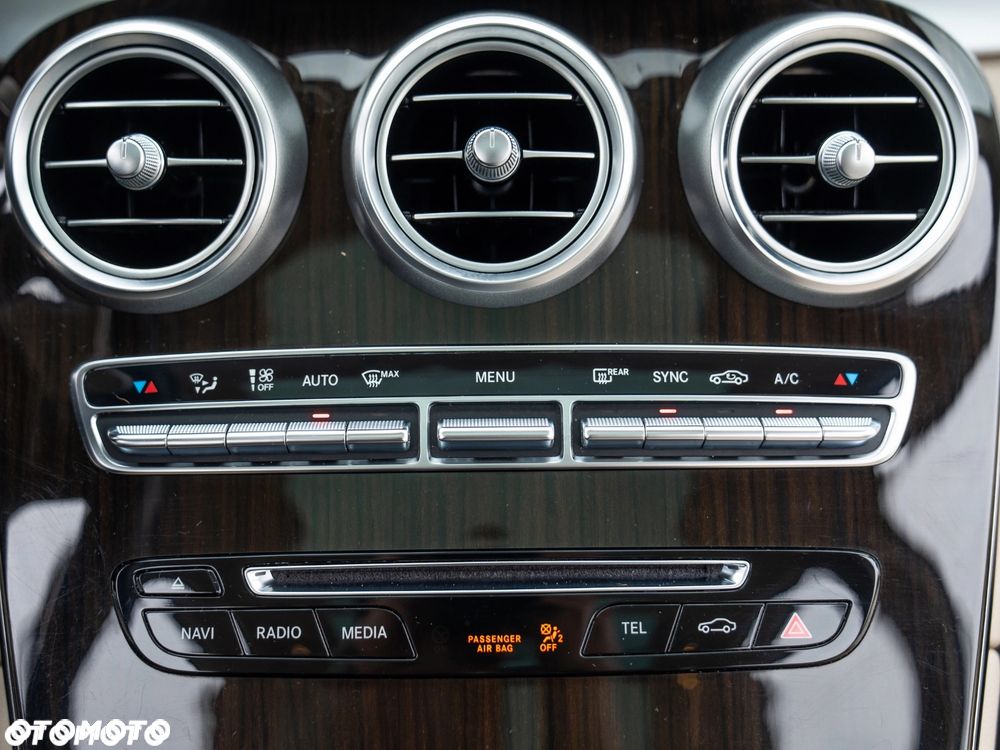 Mercedes-Benz GLC - 38