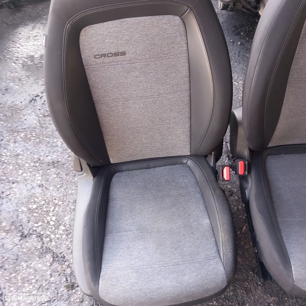 Conjunto de bancos Fiat tipo cross ano 2021 - 3