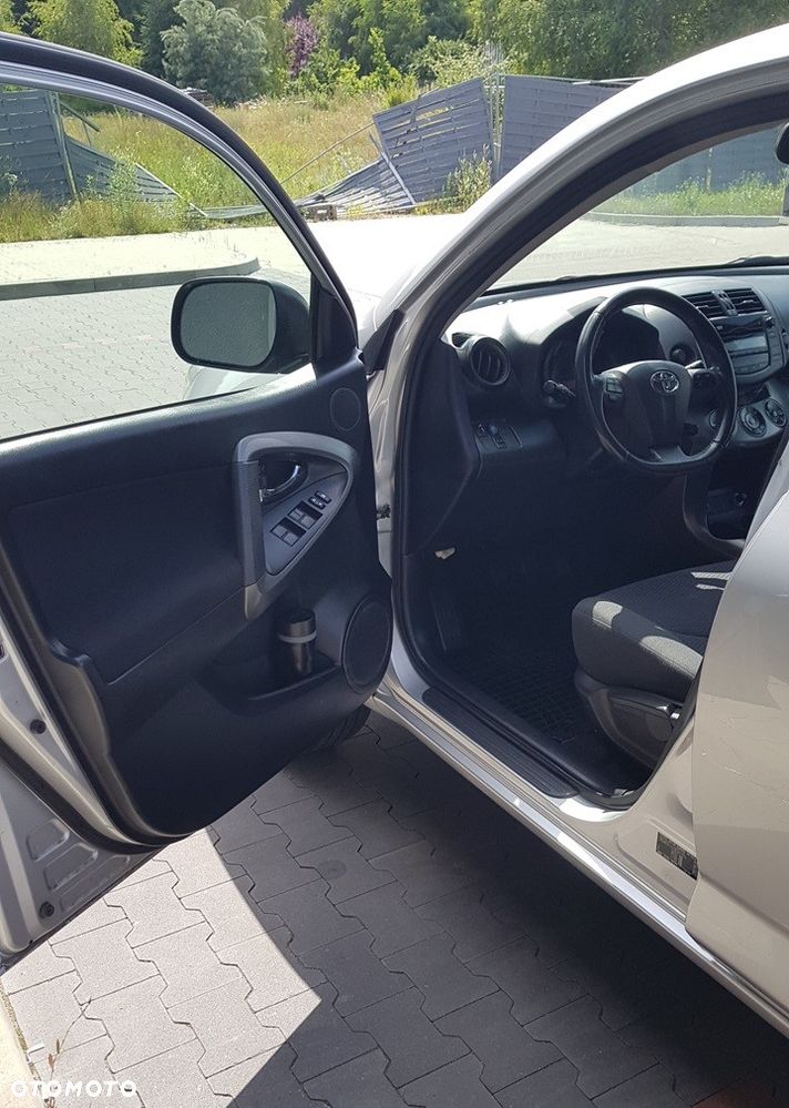Toyota RAV4 - 25