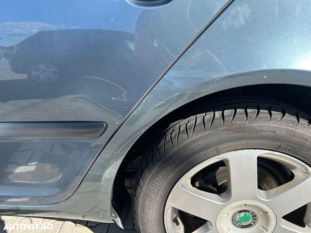 Skoda Octavia 2.0 FSI Ambiente - 12