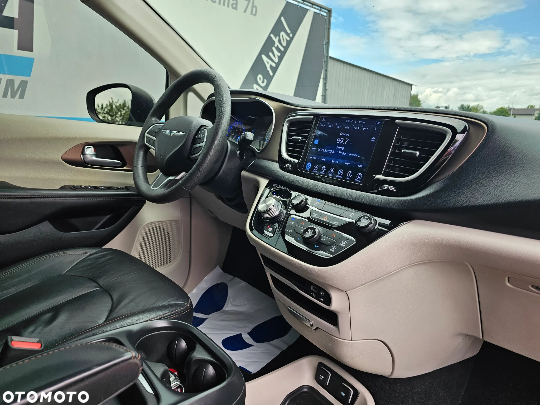 Chrysler Pacifica - 13