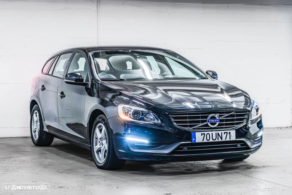 Volvo V60 2.0 D4 Momentum - 3