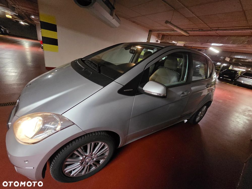 Mercedes-Benz A-Class 2010 photo 2
