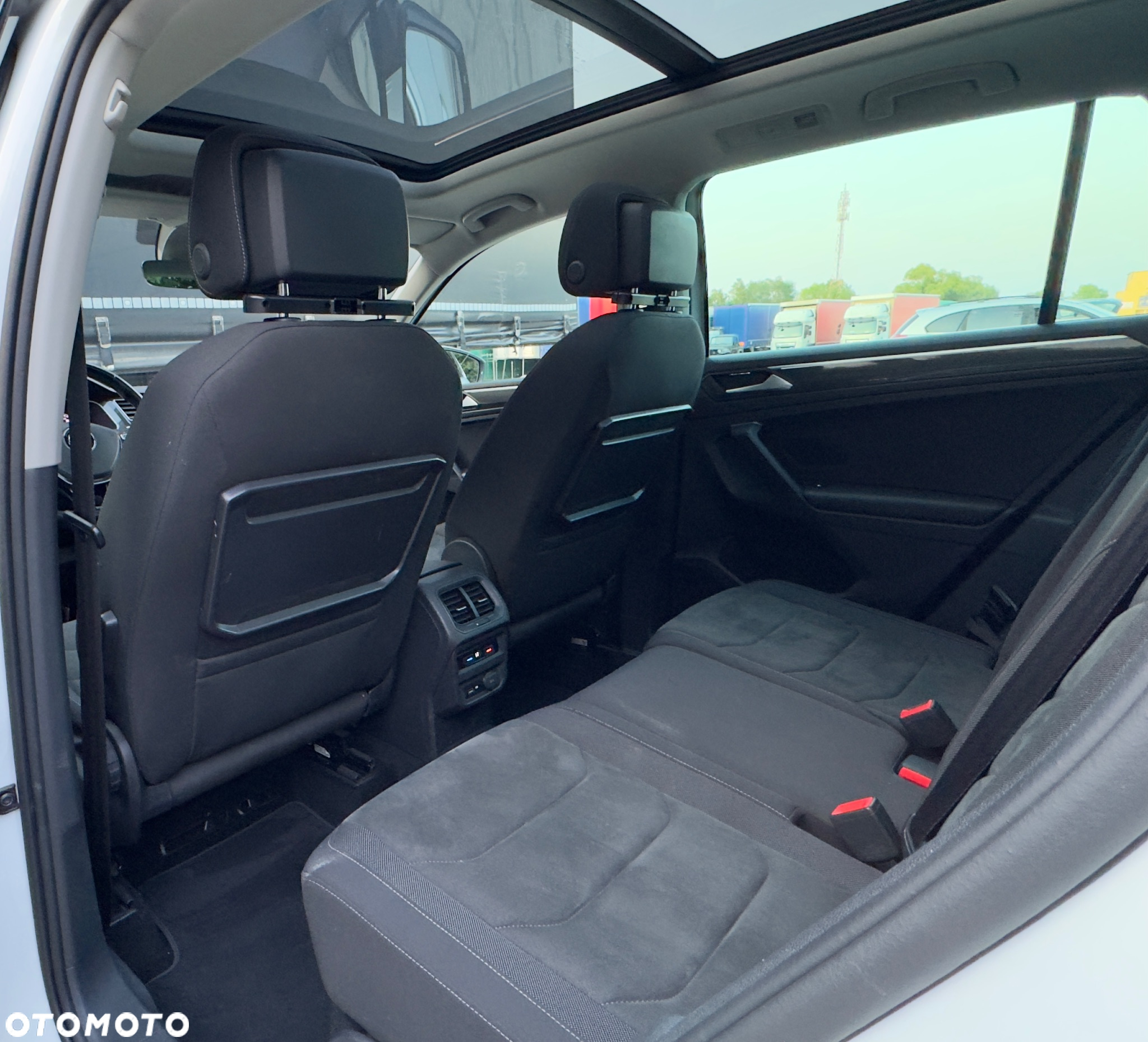 Volkswagen Tiguan 2.0 TDI SCR 4MOTION DSG IQ.DRIVE - 35