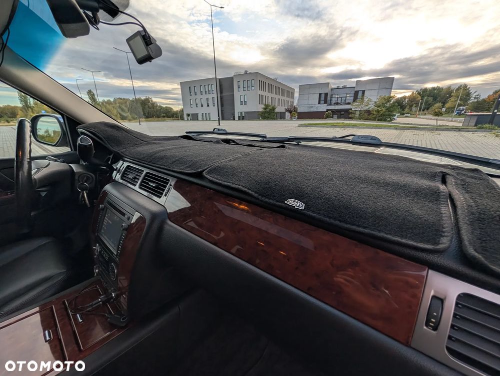 Chevrolet Suburban - 17
