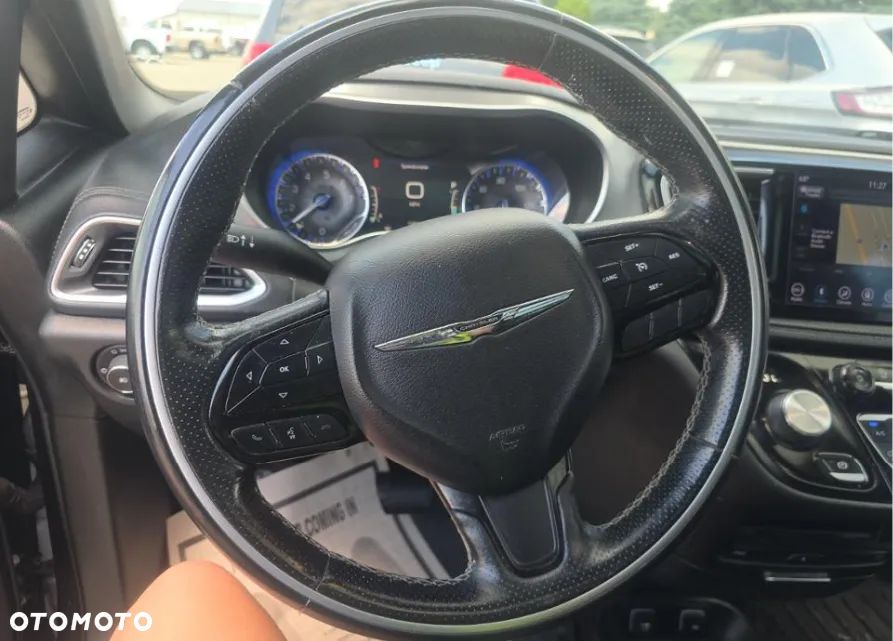 Chrysler Pacifica - 8
