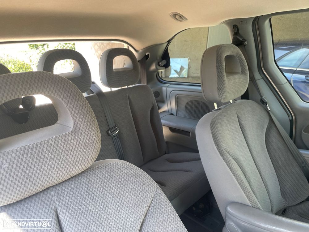 Chrysler Voyager 2.5 CRD SE - 10