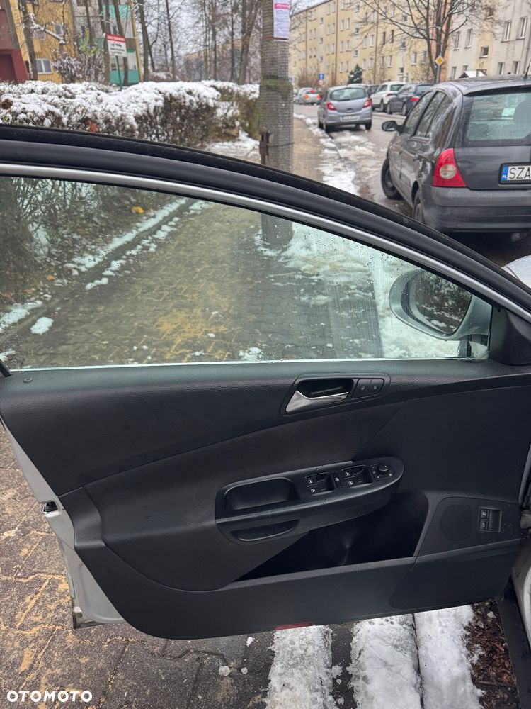 Volkswagen Passat 1.9 TDI Trendline - 4