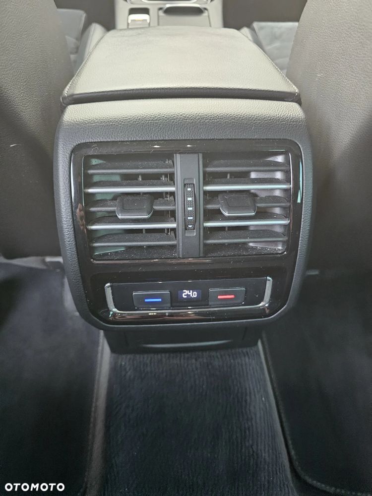 Volkswagen Passat Variant 2.0 TDI BMT Highline - 25