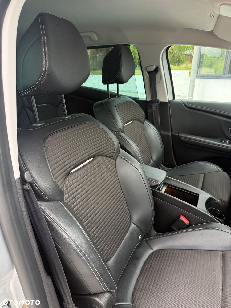 Renault Scenic TCe 140 GPF EDC BLACK EDITION - 29