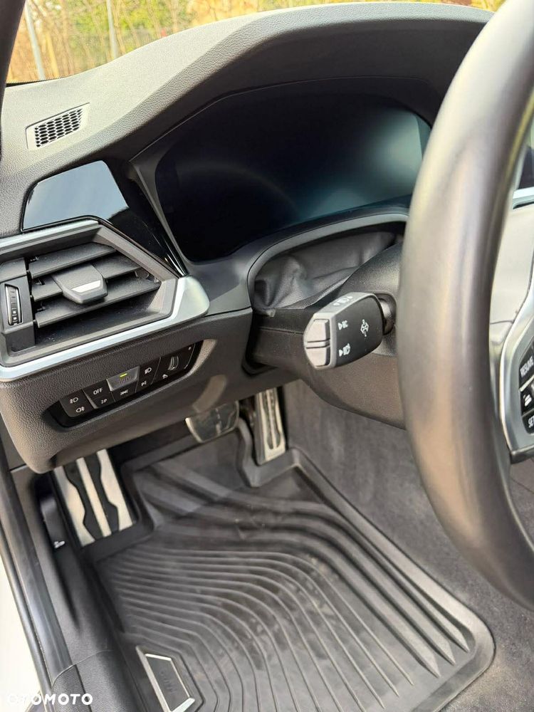 BMW Seria 3 320d Edition M Sport Shadow - 13