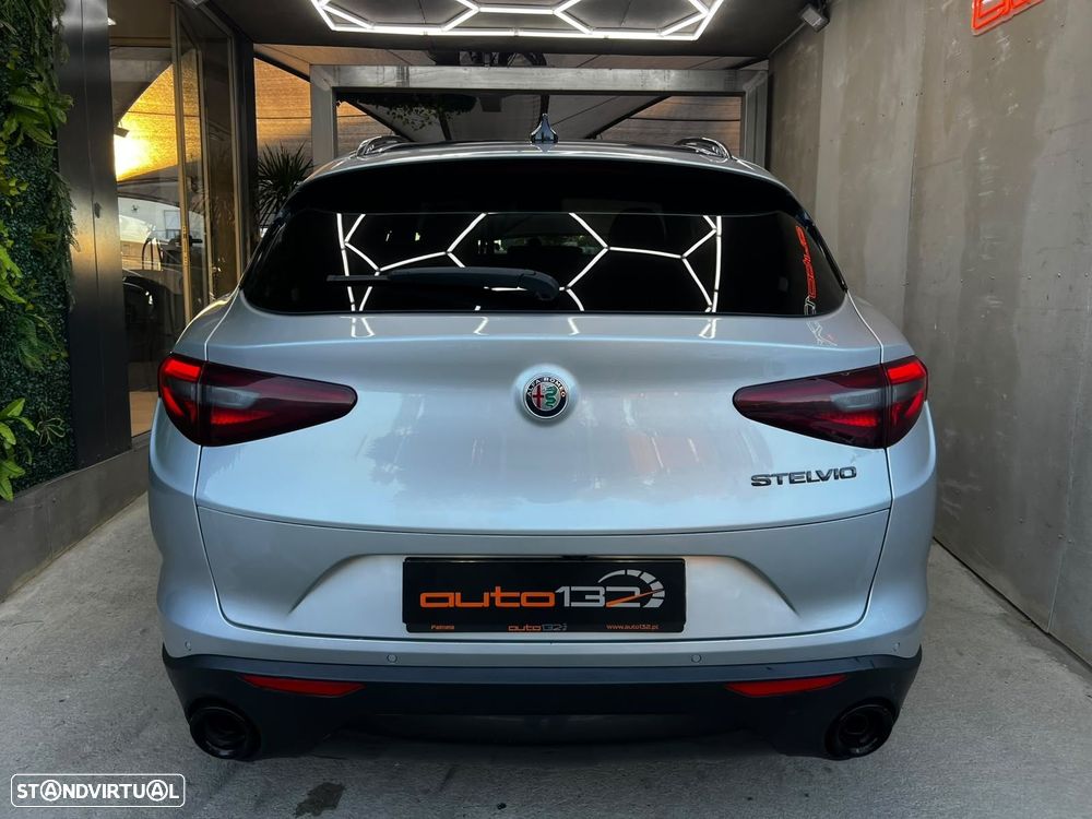 Alfa Romeo Stelvio 2.2 D TI AT8 - 9