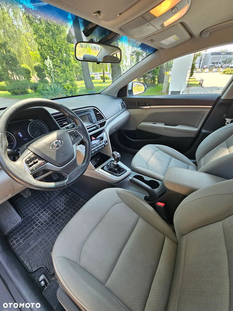 Hyundai Elantra - 13