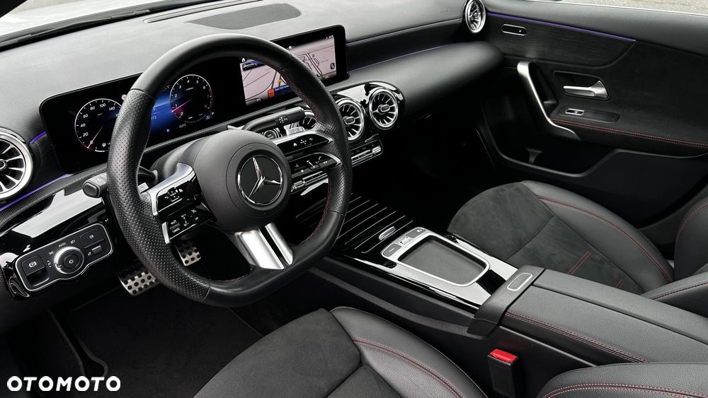 Mercedes-Benz Klasa A 220 4-Matic AMG Line 8G-DCT - 11