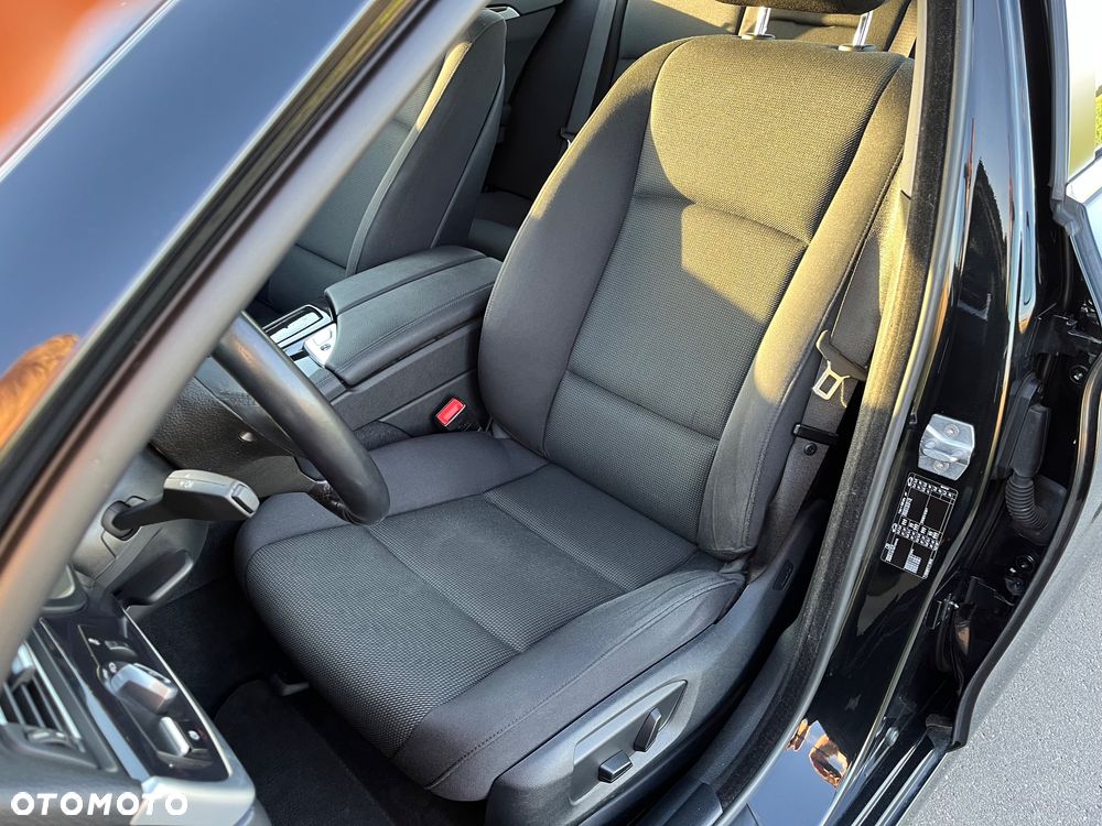 BMW Seria 5 518d Sport - 18