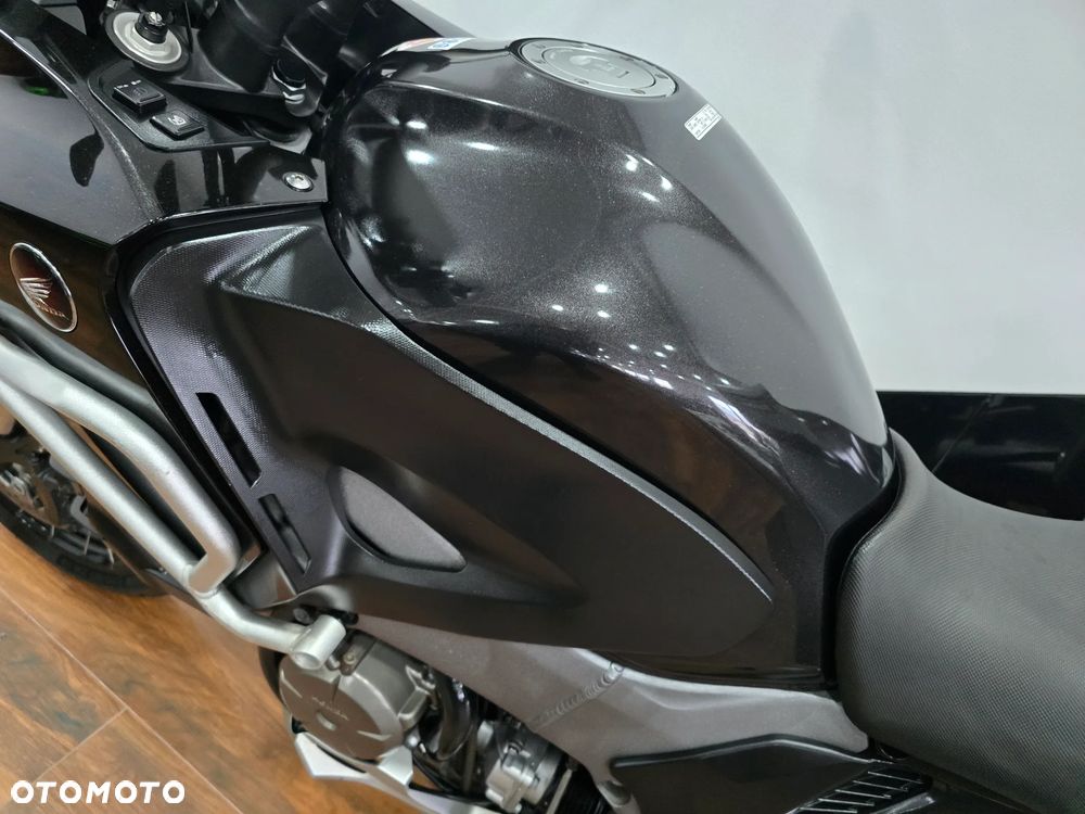 Honda VFR - 12
