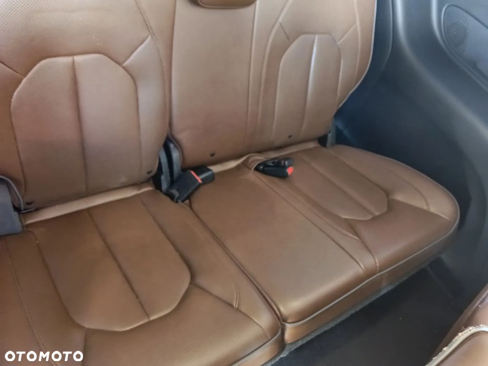 Chrysler Pacifica - 15