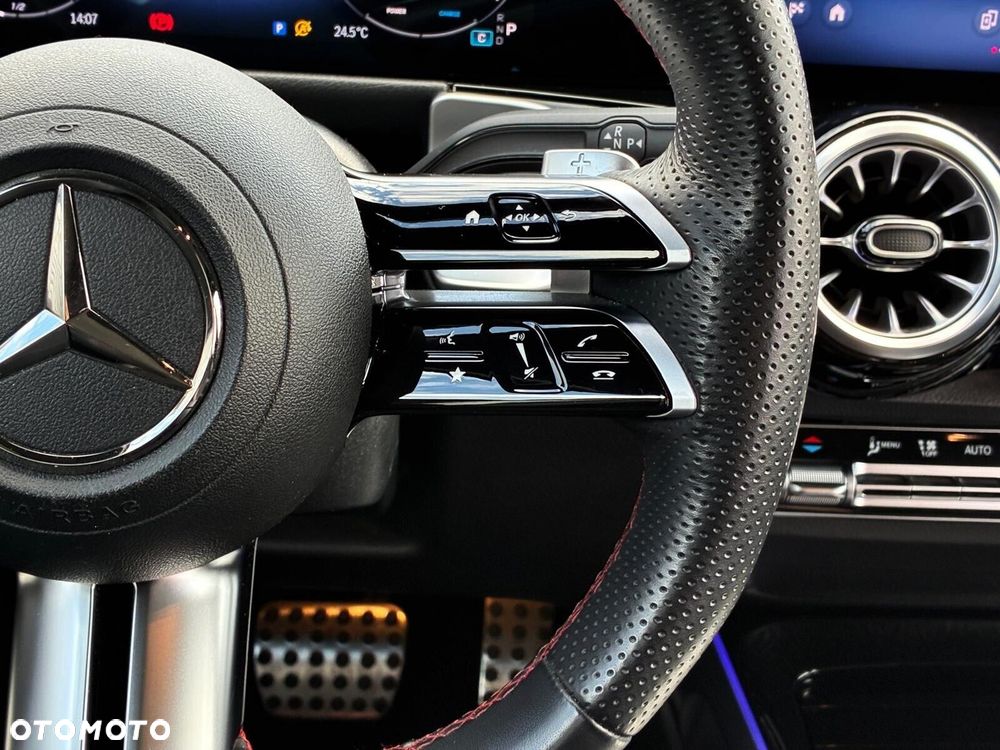 Mercedes-Benz GLB - 12