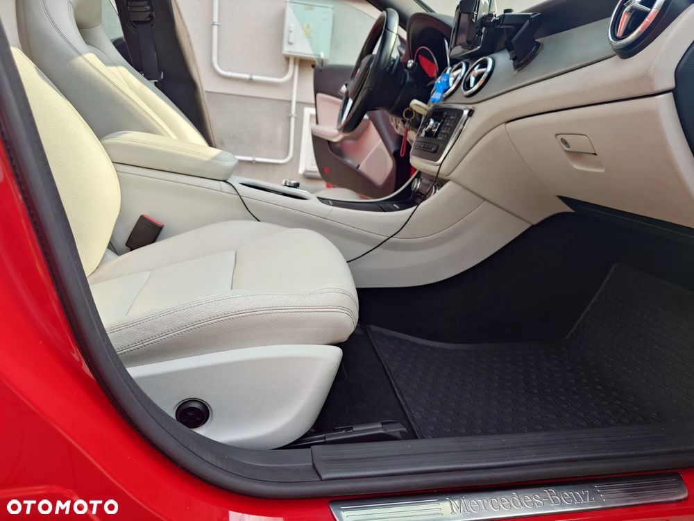Mercedes-Benz CLA 250 4Matic 7G-DCT - 27