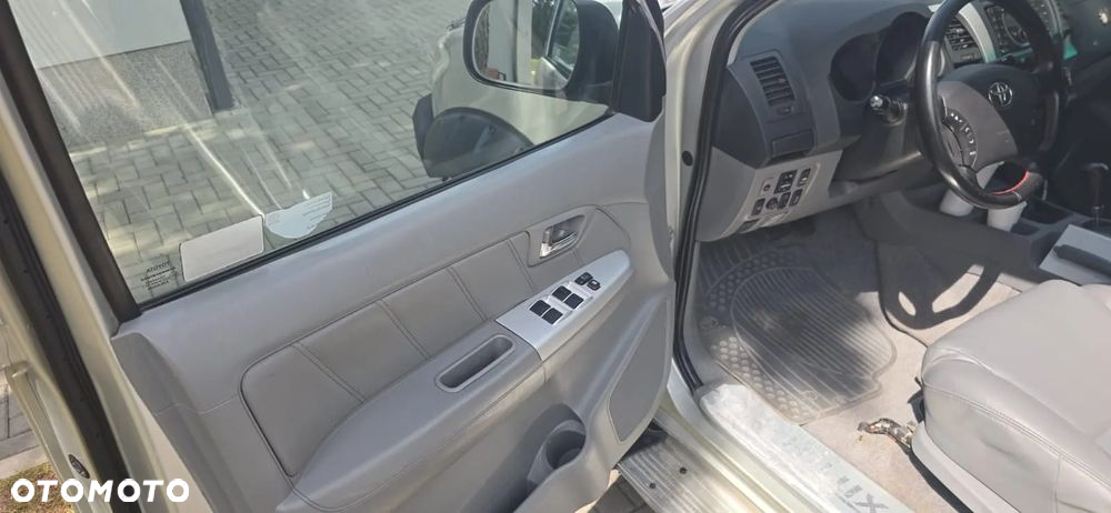 Toyota Hilux - 8