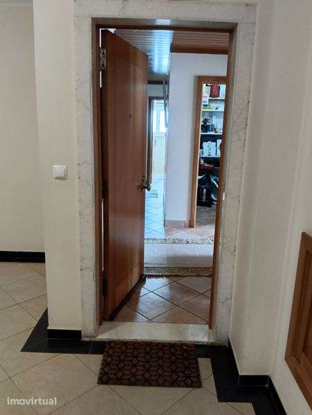 Apartamento T3 com garagem e elevador - Grande imagem: 4/10