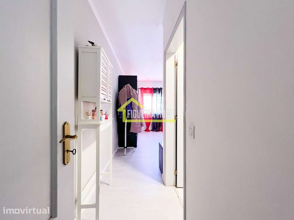T3 com Garagem e Suite a Poucos Minutos da Praia - Grande imagem: 5/19